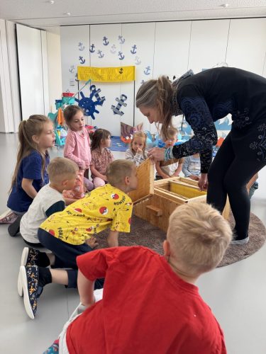 Kometky-včeličkování červen 2026